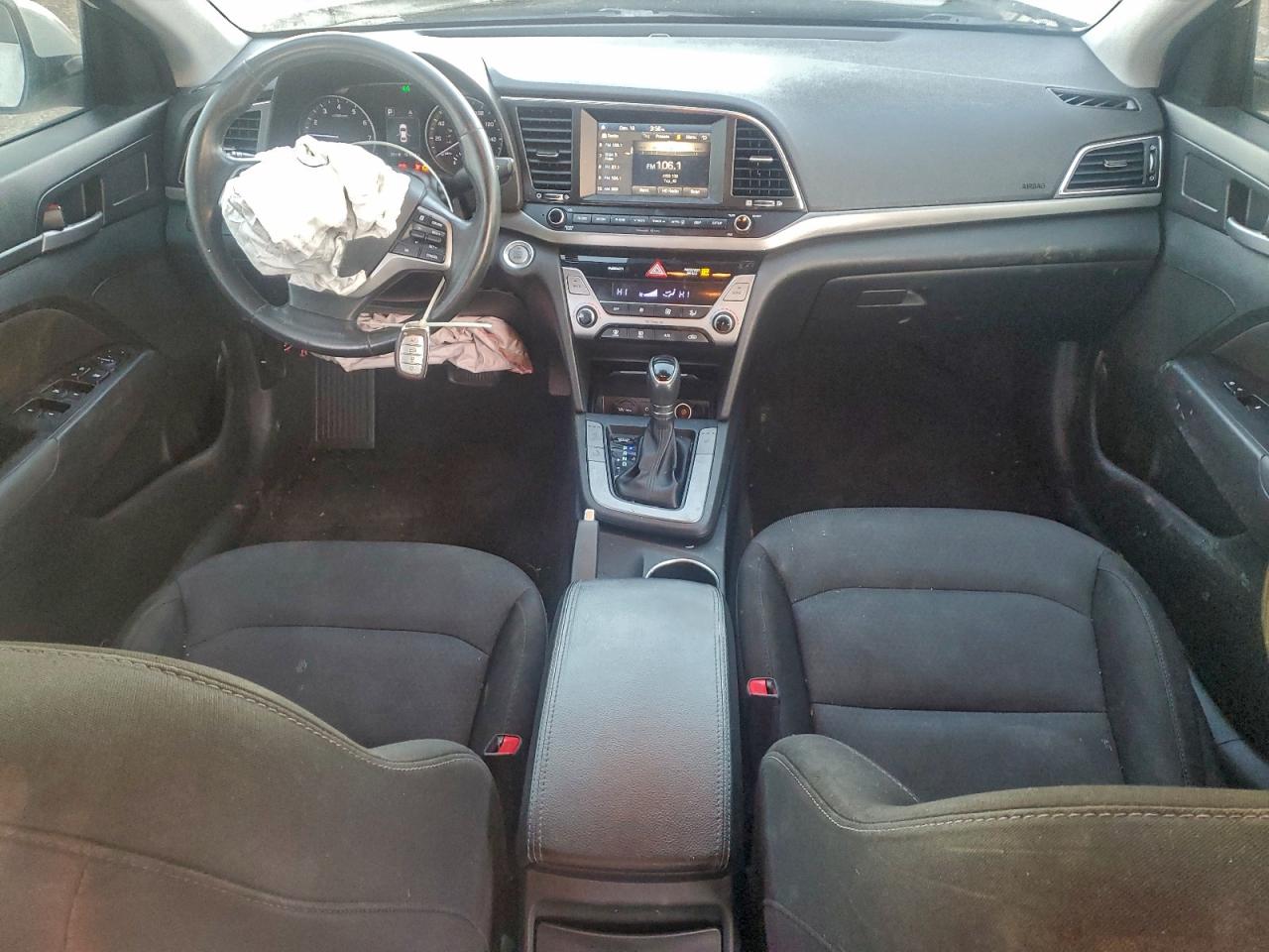2017 HYUNDAI ELANTRA SE photo 8
