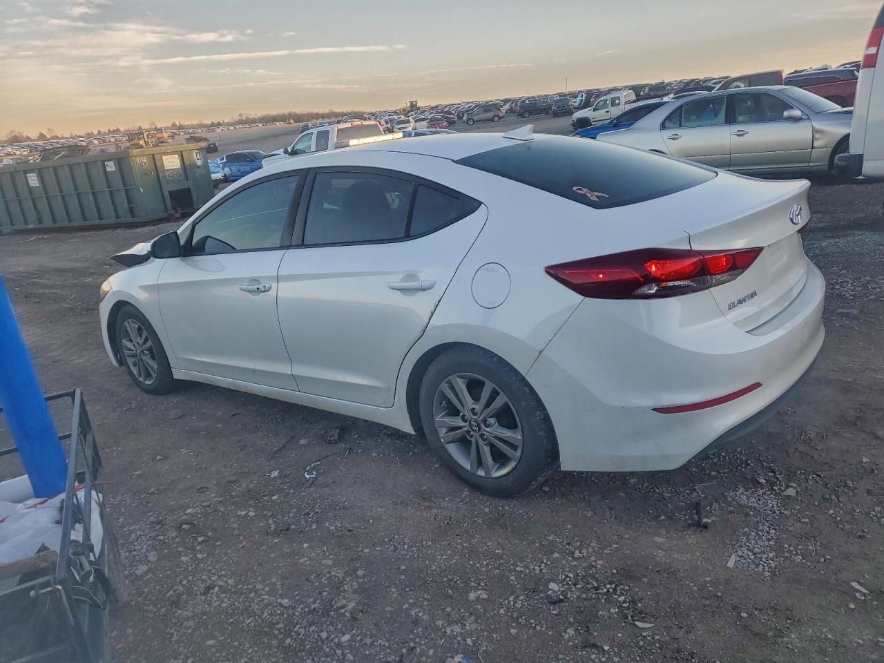 2017 HYUNDAI ELANTRA SE photo 2