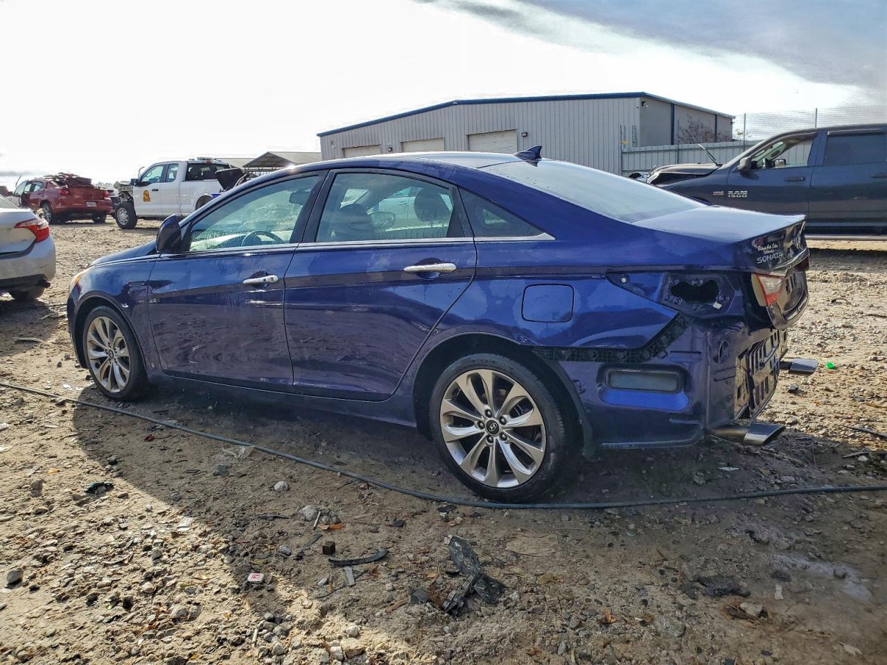 2013 HYUNDAI SONATA SE photo 2