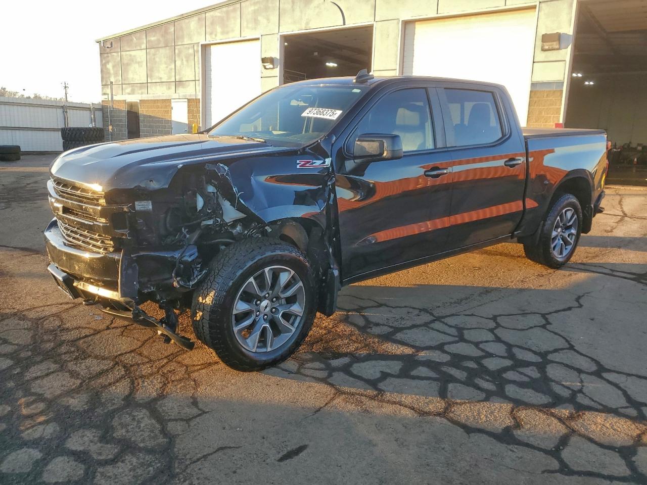 2021 CHEVROLET SILVERADO K1500 RST photo 2