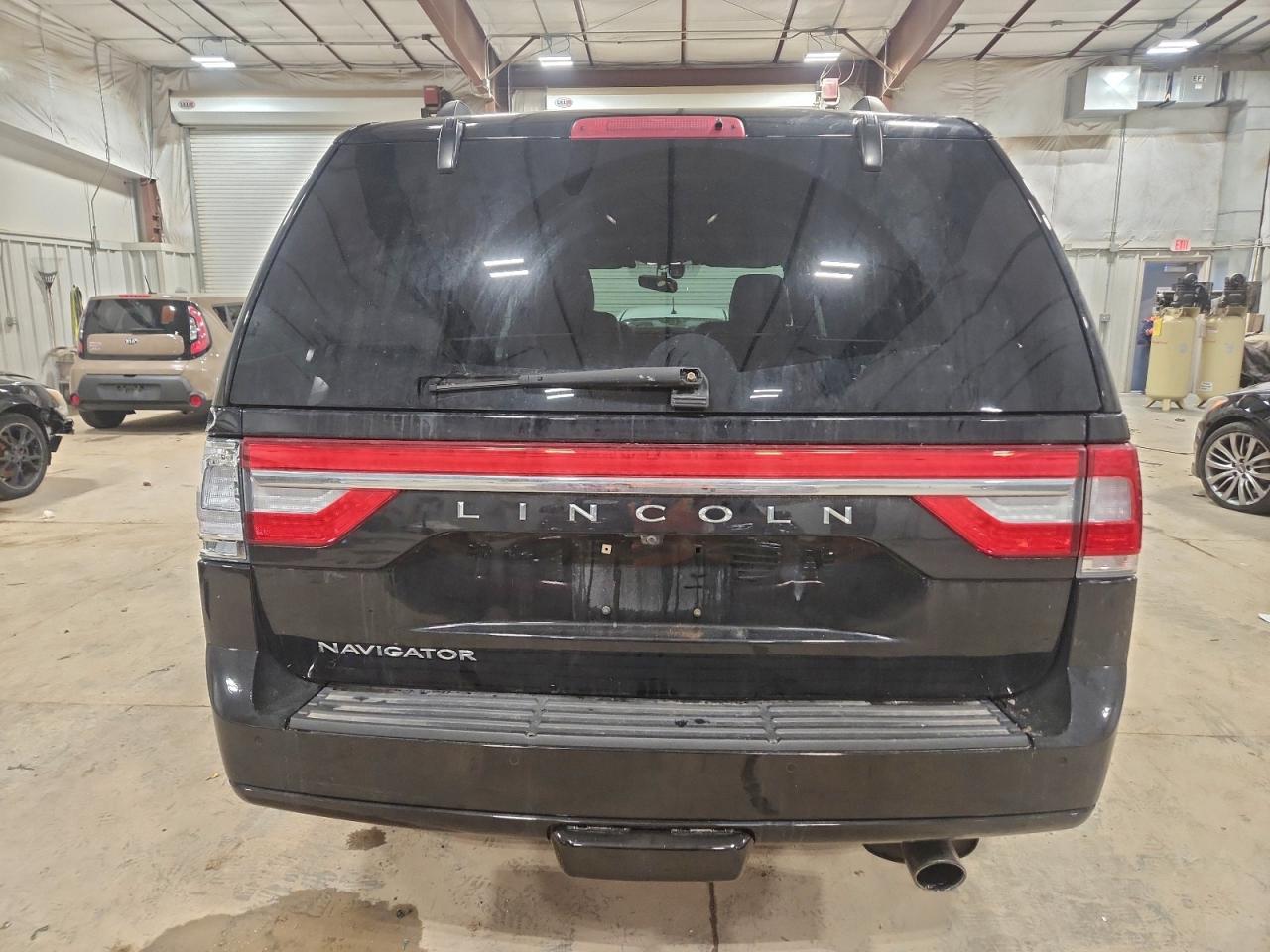 2017 LINCOLN NAVIGATOR SELECT photo 11