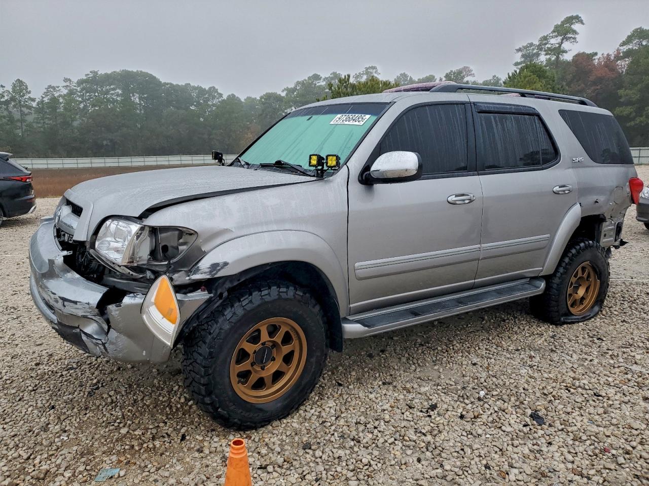 2005 TOYOTA SEQUOIA SR5 photo 2