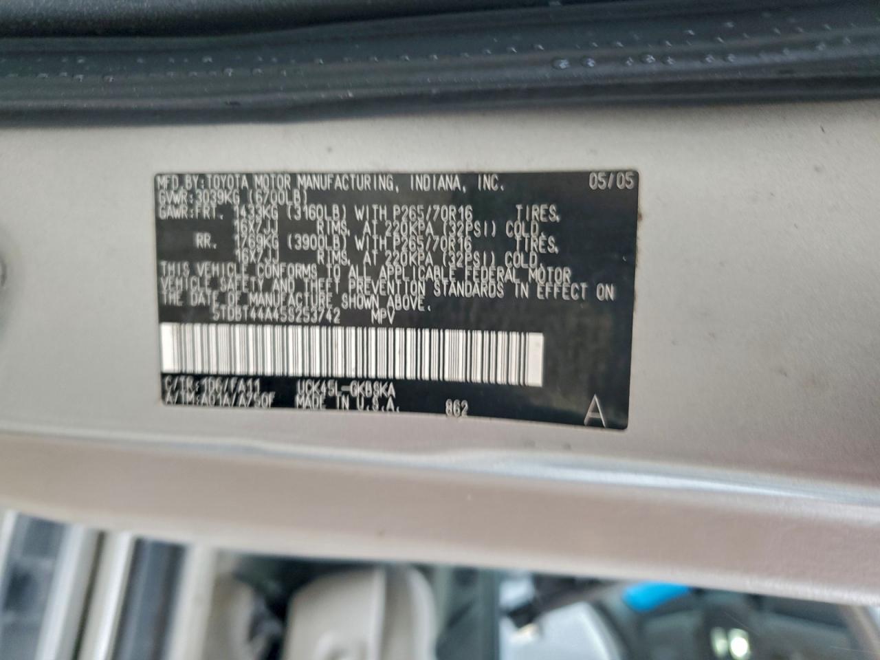 2005 TOYOTA SEQUOIA SR5 photo 25