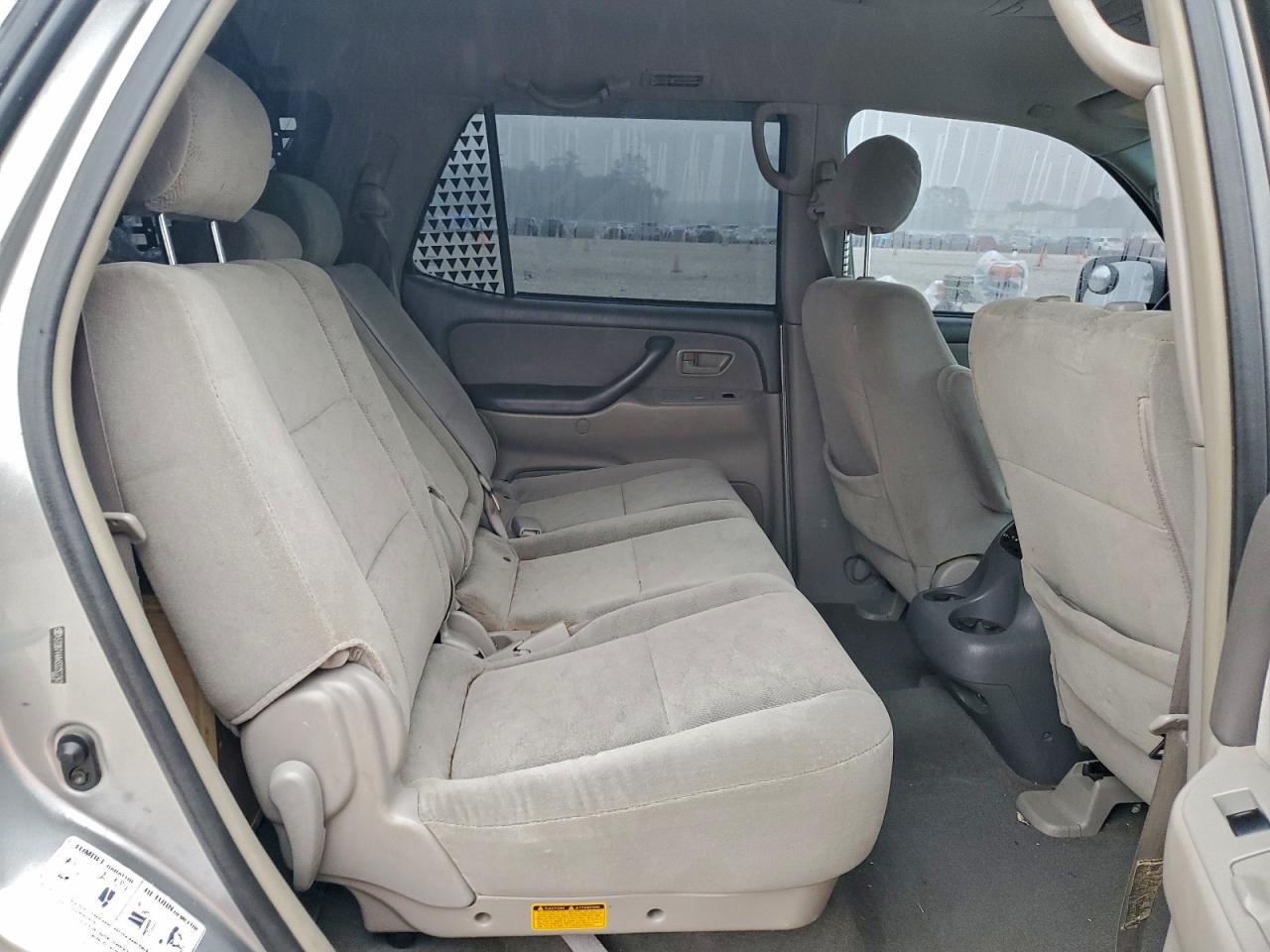 2005 TOYOTA SEQUOIA SR5 photo 21