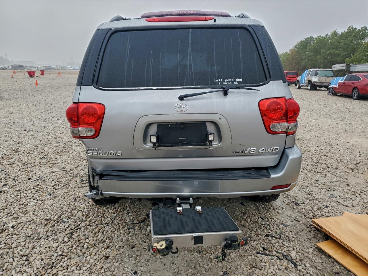 2005 TOYOTA SEQUOIA SR5 photo 11