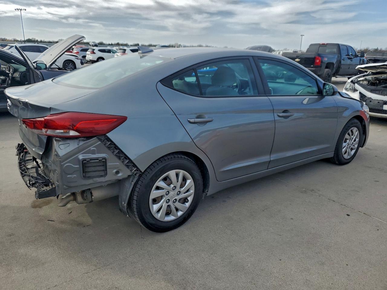 2017 HYUNDAI ELANTRA SE photo 3