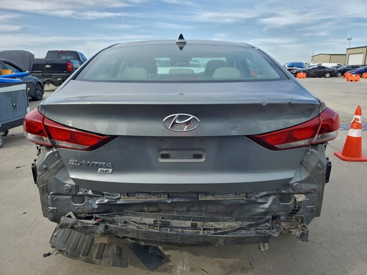 2017 HYUNDAI ELANTRA SE photo 6