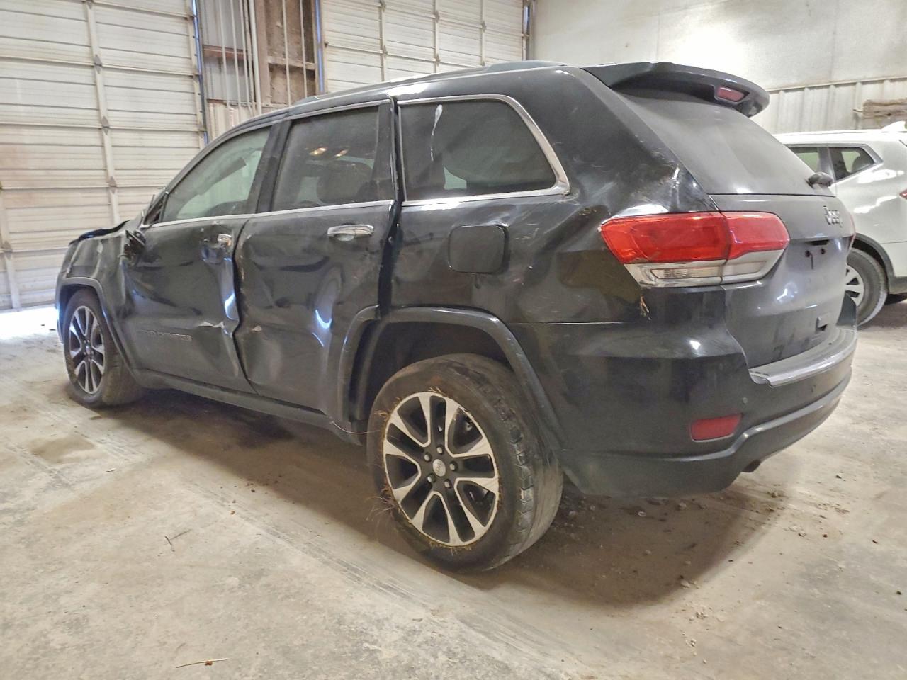 2018 JEEP GRAND CHEROKEE OVERLAND photo 2