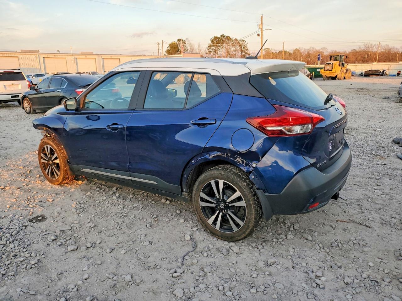2018 NISSAN KICKS S photo 2
