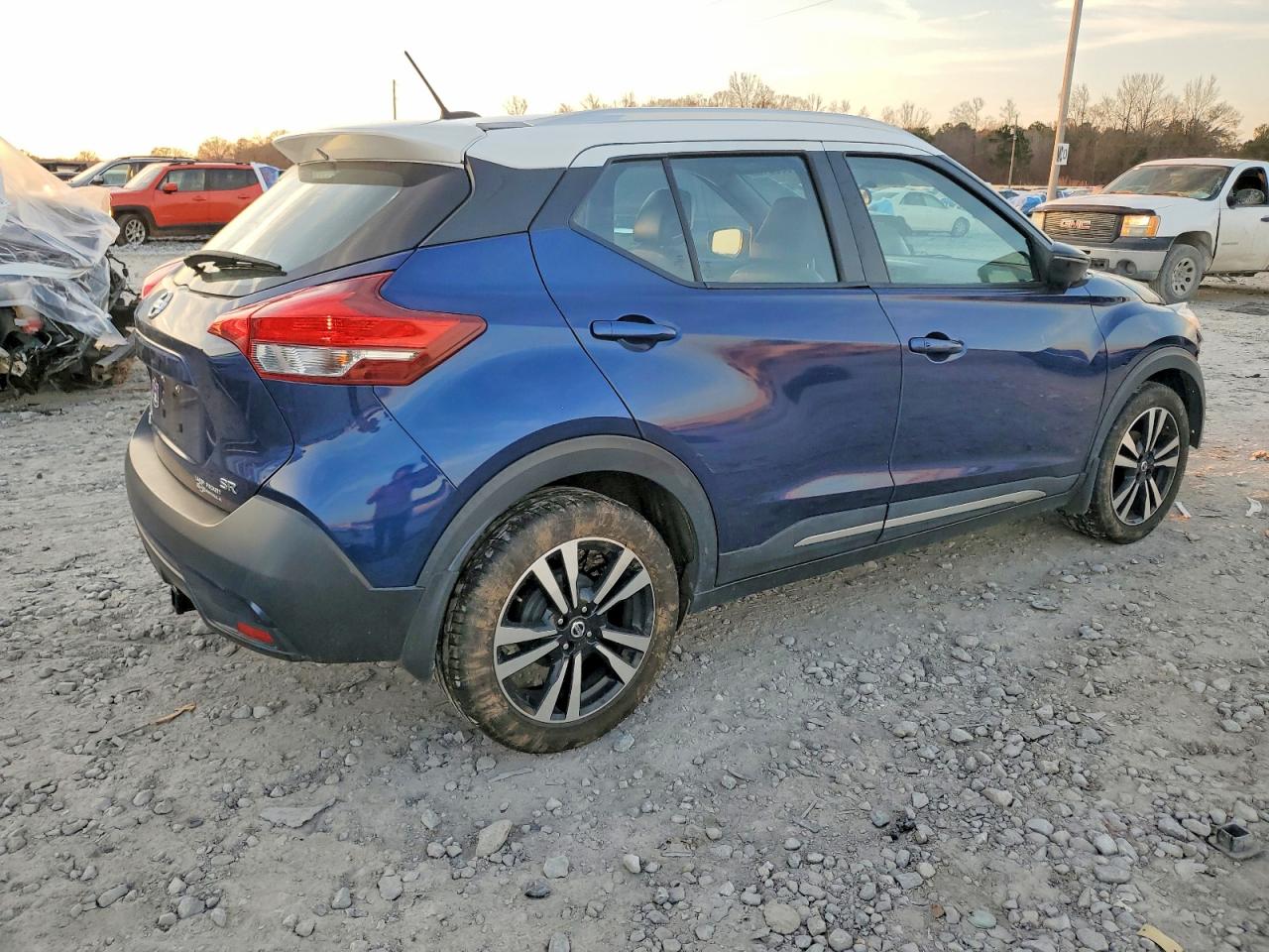 2018 NISSAN KICKS S photo 3