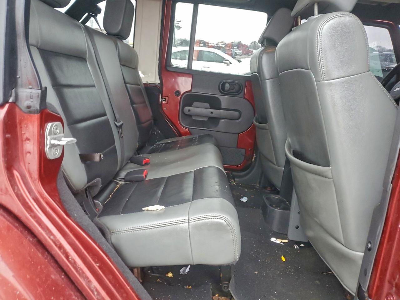 2010 JEEP WRANGLER UNLIMITED SAHARA photo 28