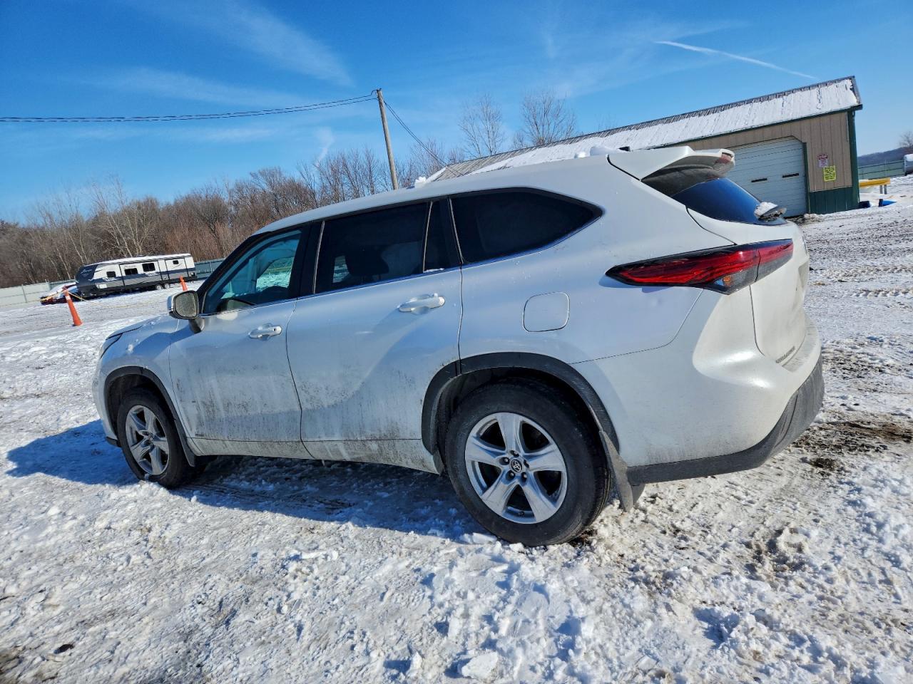 2023 TOYOTA HIGHLANDER HYBRID LE photo 2