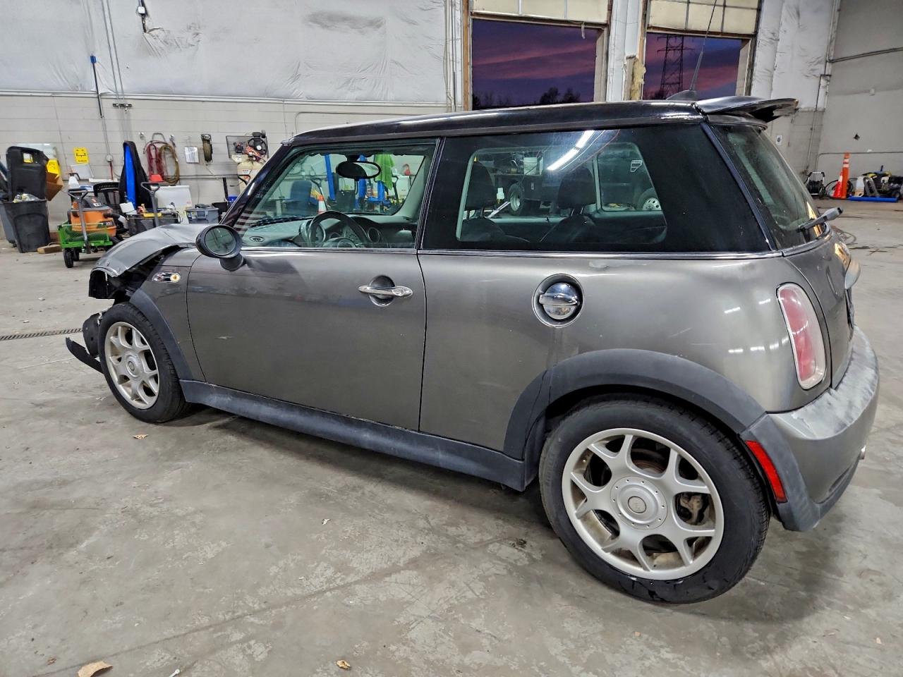 2006 MINI COOPER S photo 2