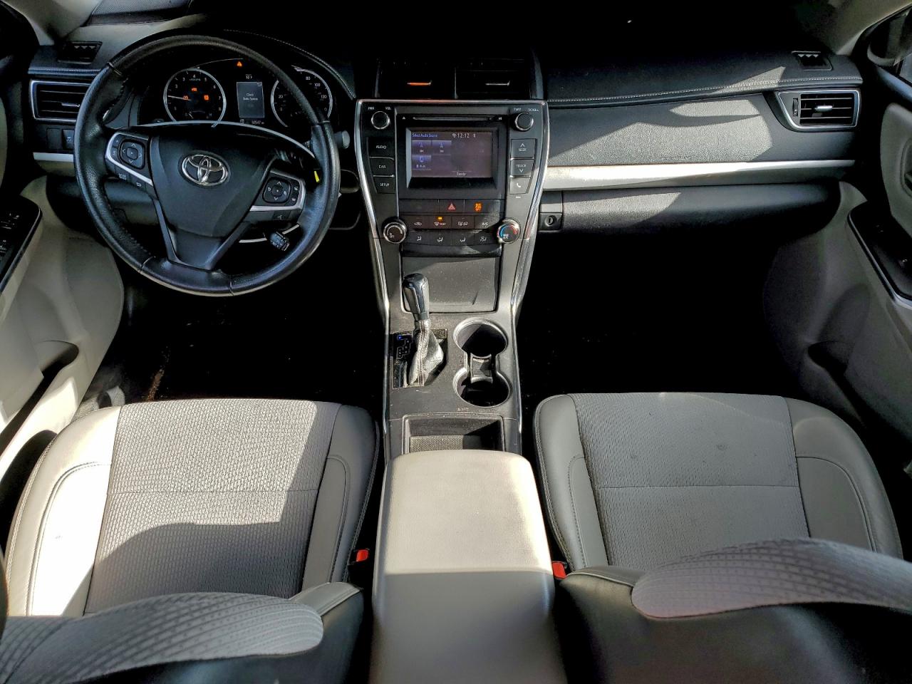 2017 TOYOTA CAMRY LE photo 8