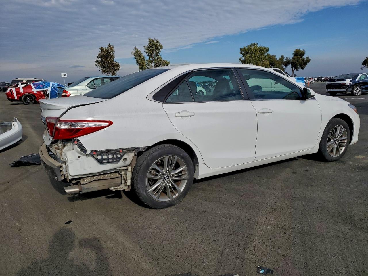 2017 TOYOTA CAMRY LE photo 3
