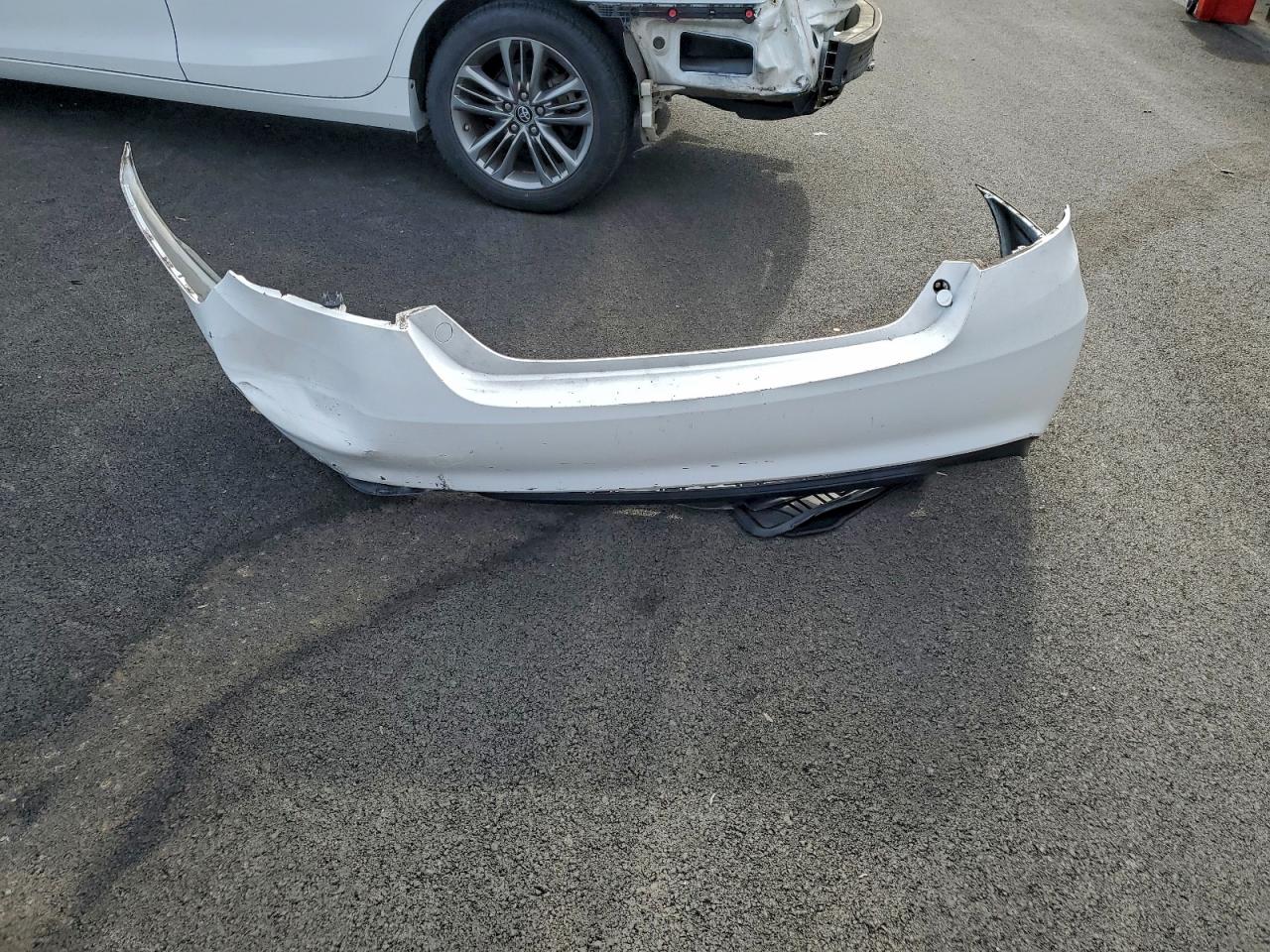 2017 TOYOTA CAMRY LE photo 12
