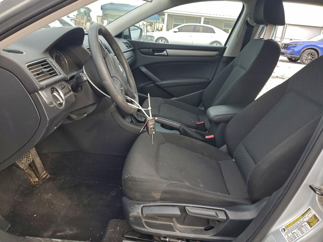 2015 VOLKSWAGEN PASSAT S photo 7