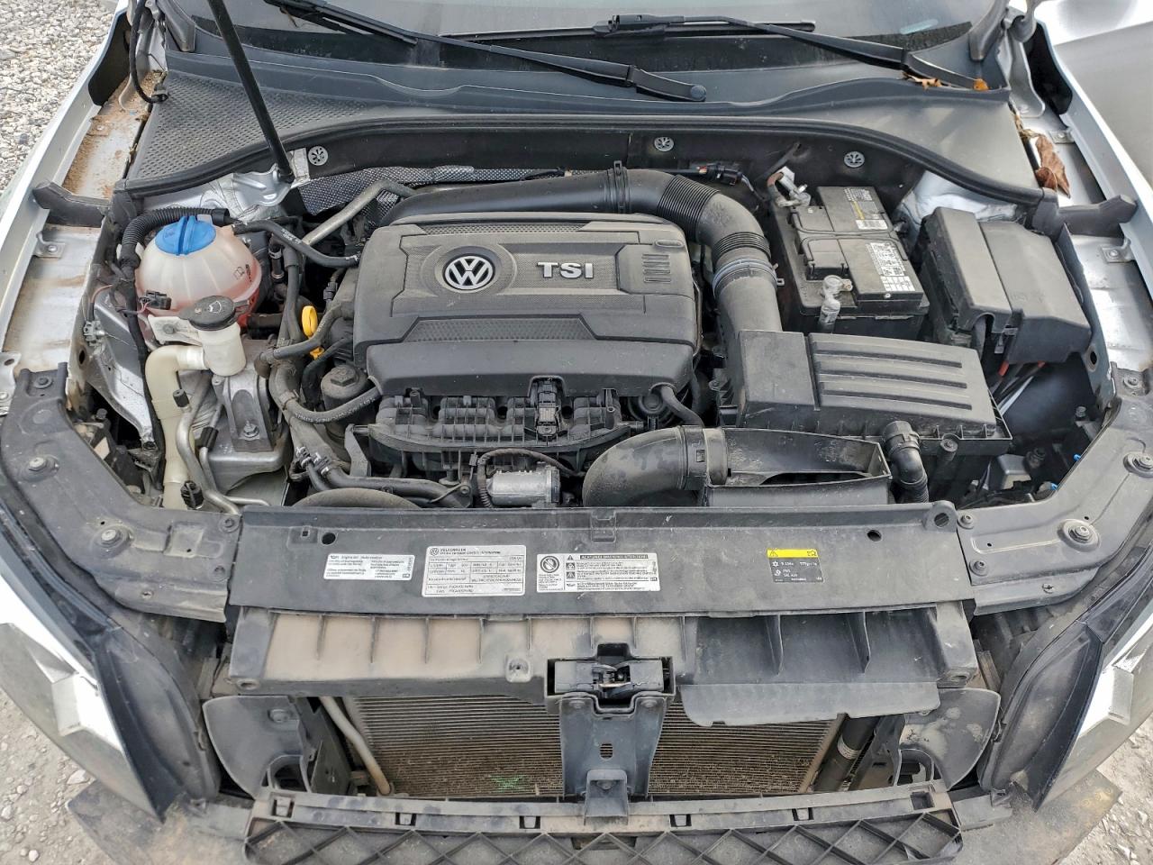 2015 VOLKSWAGEN PASSAT S photo 11