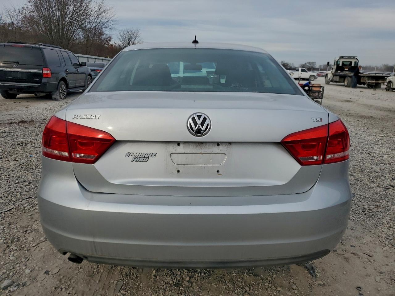 2015 VOLKSWAGEN PASSAT S photo 6