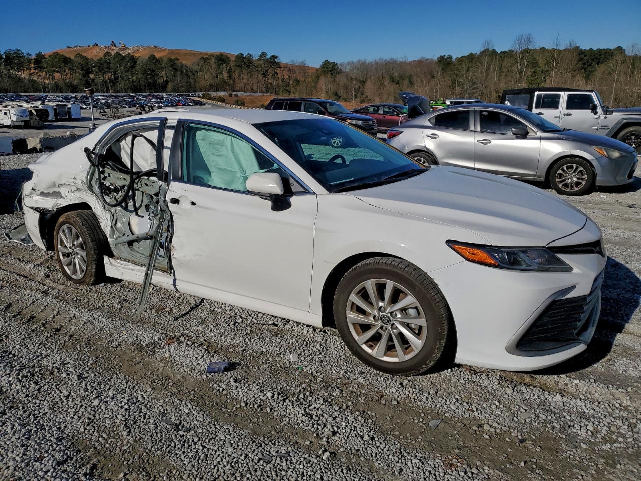 2024 TOYOTA CAMRY LE photo 4