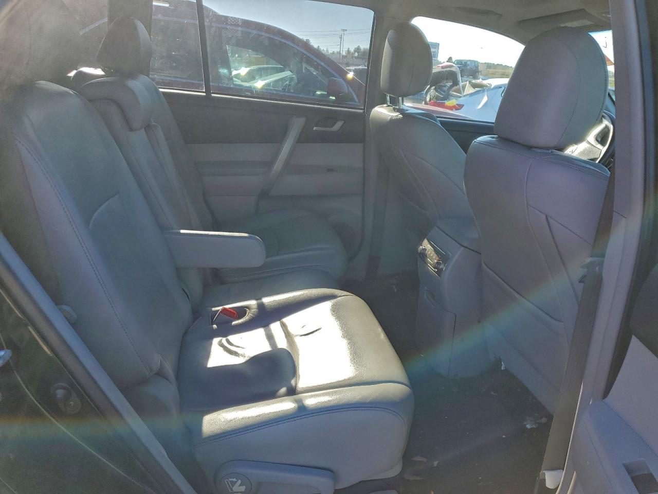 2013 TOYOTA HIGHLANDER BASE photo 11