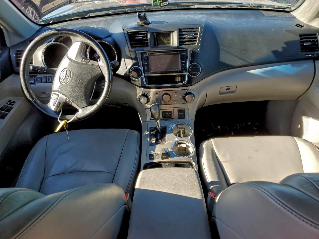 2013 TOYOTA HIGHLANDER BASE photo 8