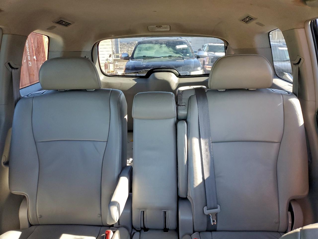 2013 TOYOTA HIGHLANDER BASE photo 10