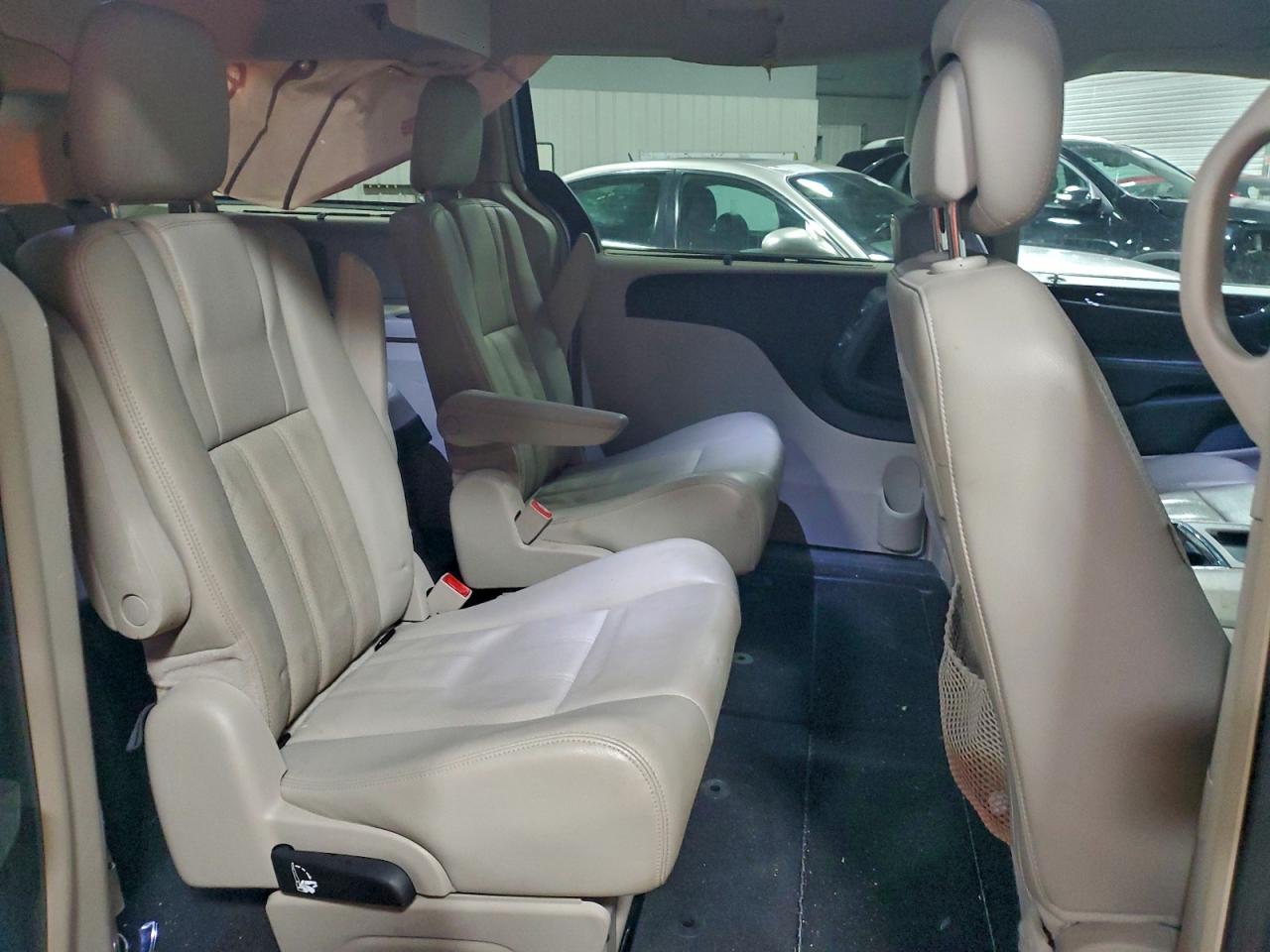 2013 CHRYSLER TOWN & COUNTRY TOURING L photo 11