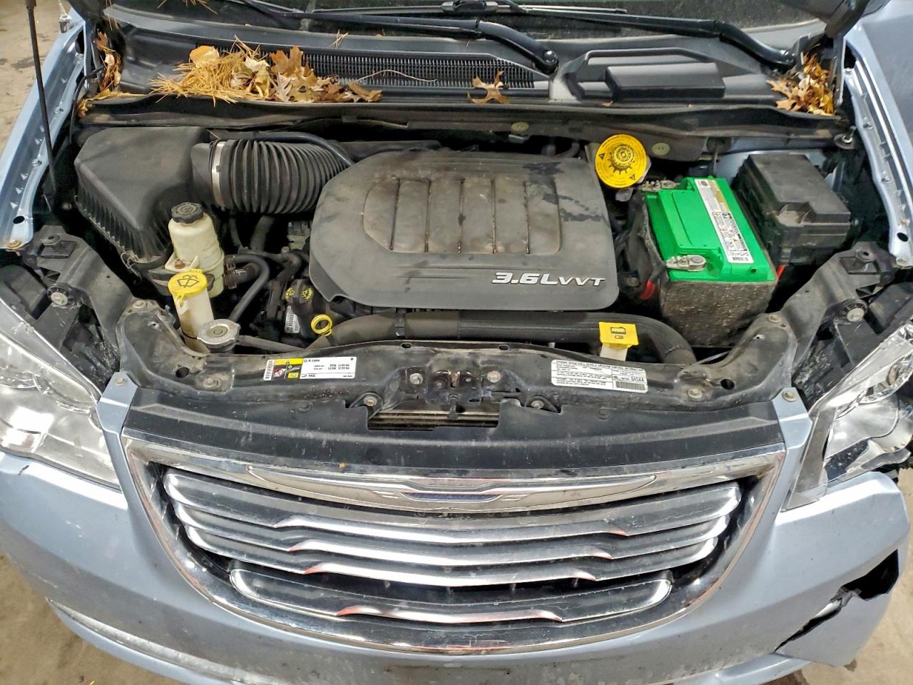 2013 CHRYSLER TOWN & COUNTRY TOURING L photo 12