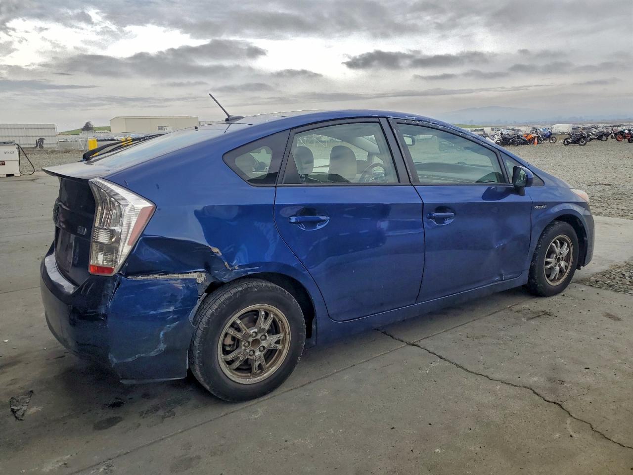 2010 TOYOTA PRIUS photo 3
