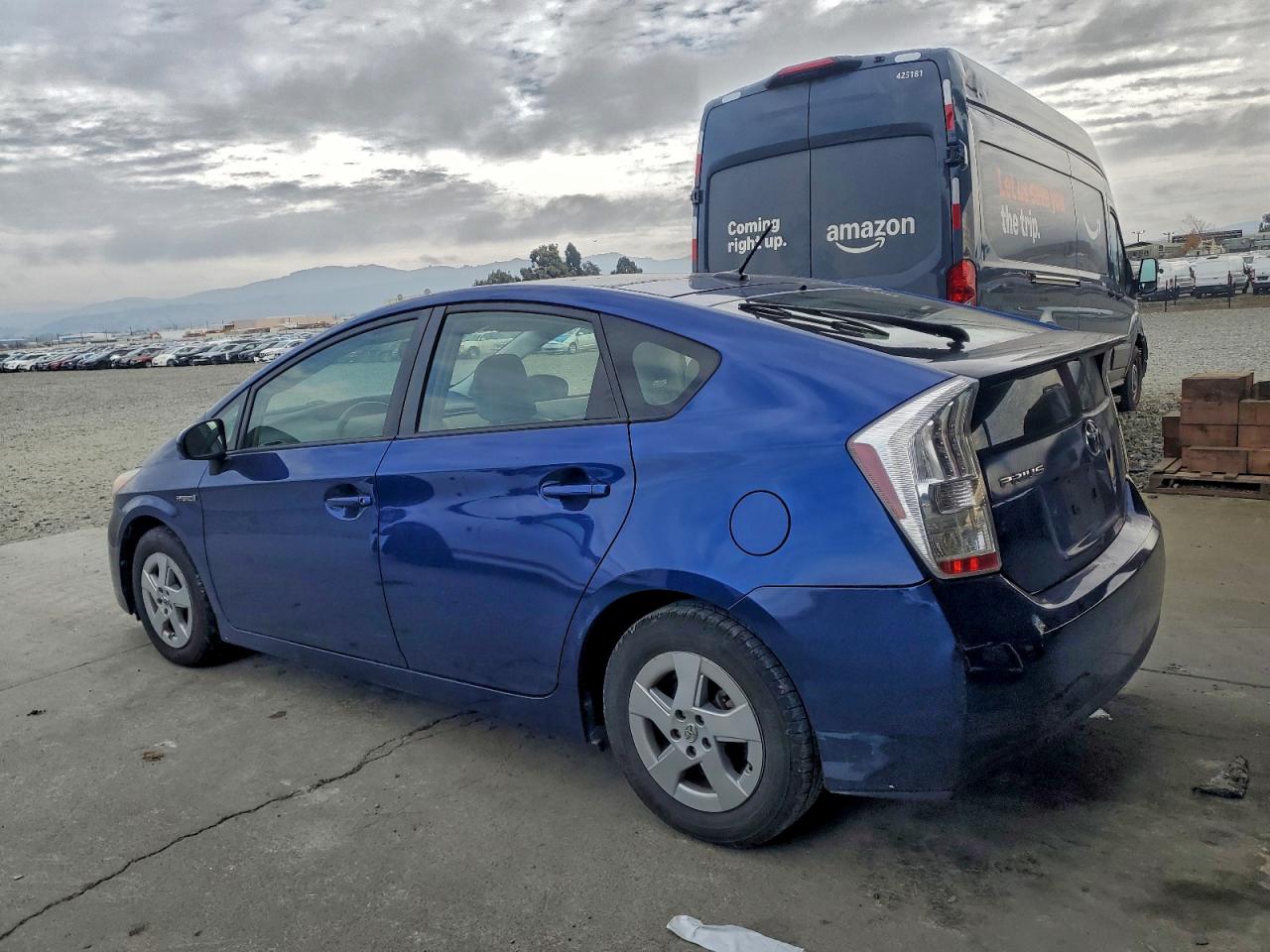 2010 TOYOTA PRIUS photo 2