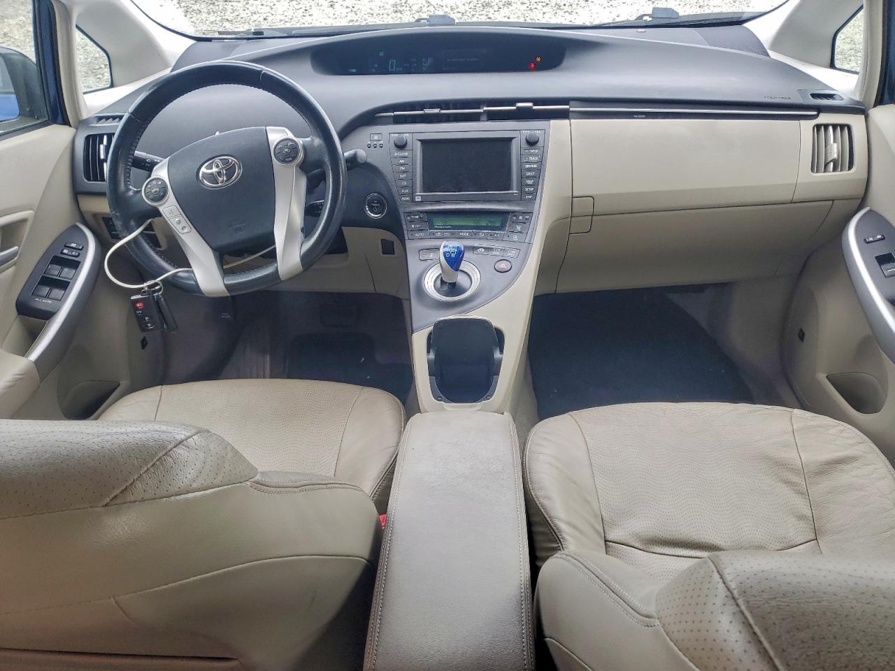 2010 TOYOTA PRIUS photo 8