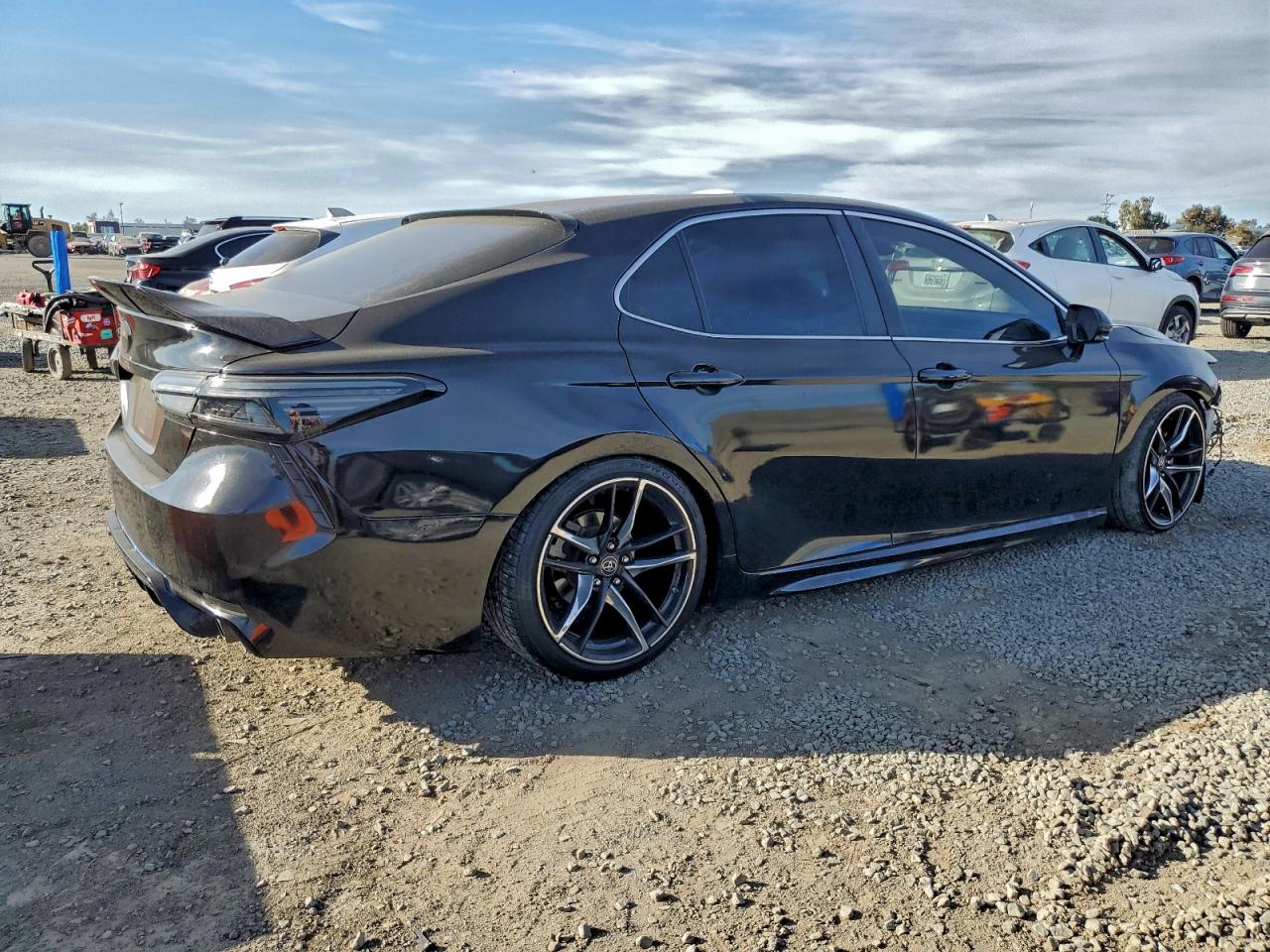 2018 TOYOTA CAMRY L photo 3