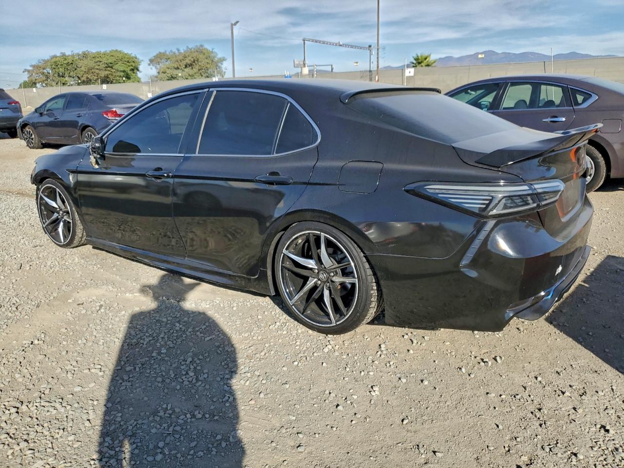 2018 TOYOTA CAMRY L photo 2