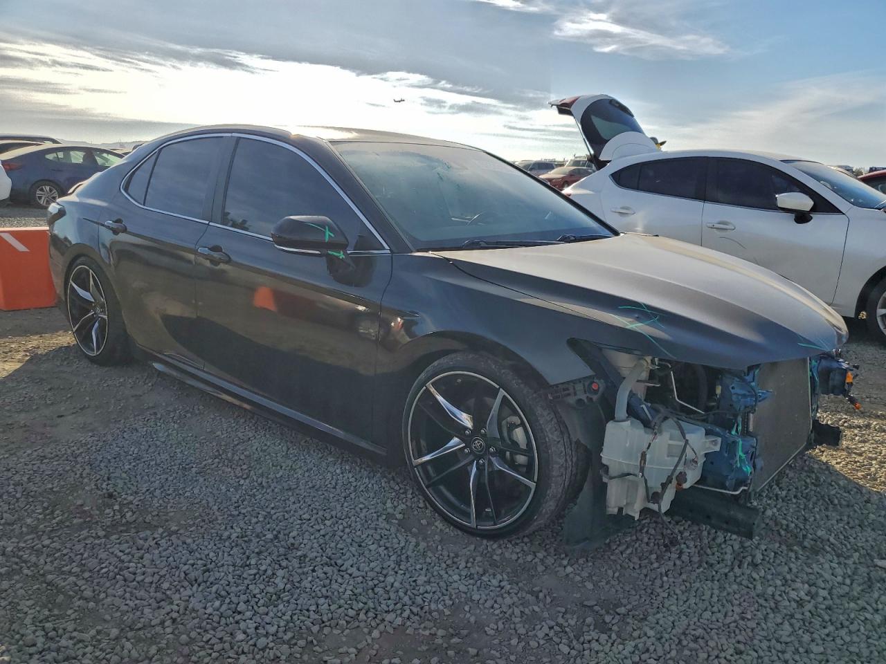 2018 TOYOTA CAMRY L photo 4