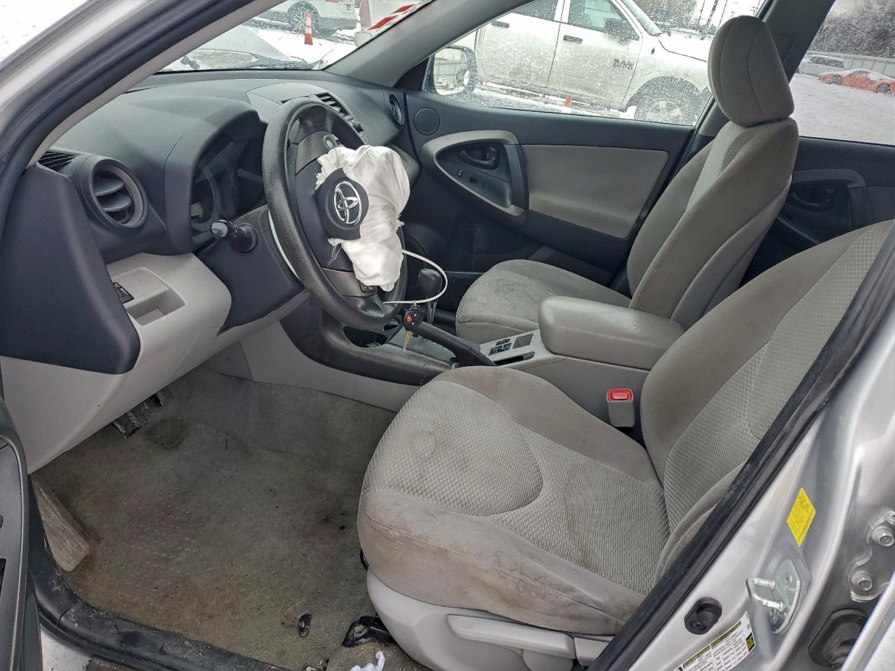 2011 TOYOTA RAV4 photo 19