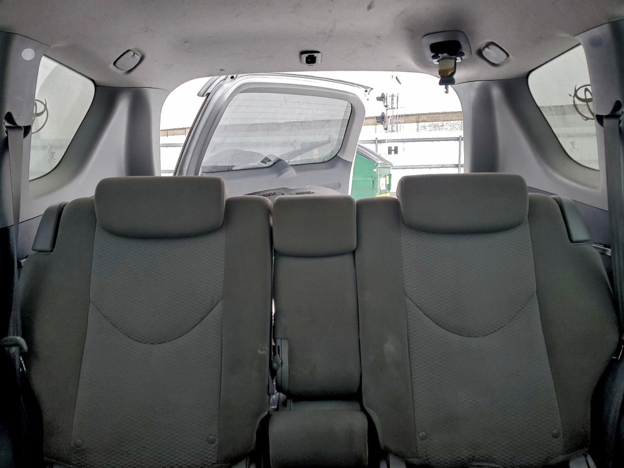 2011 TOYOTA RAV4 photo 28