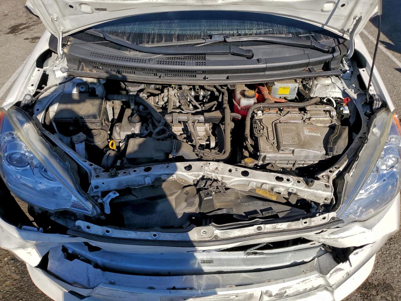 2014 TOYOTA PRIUS C photo 31