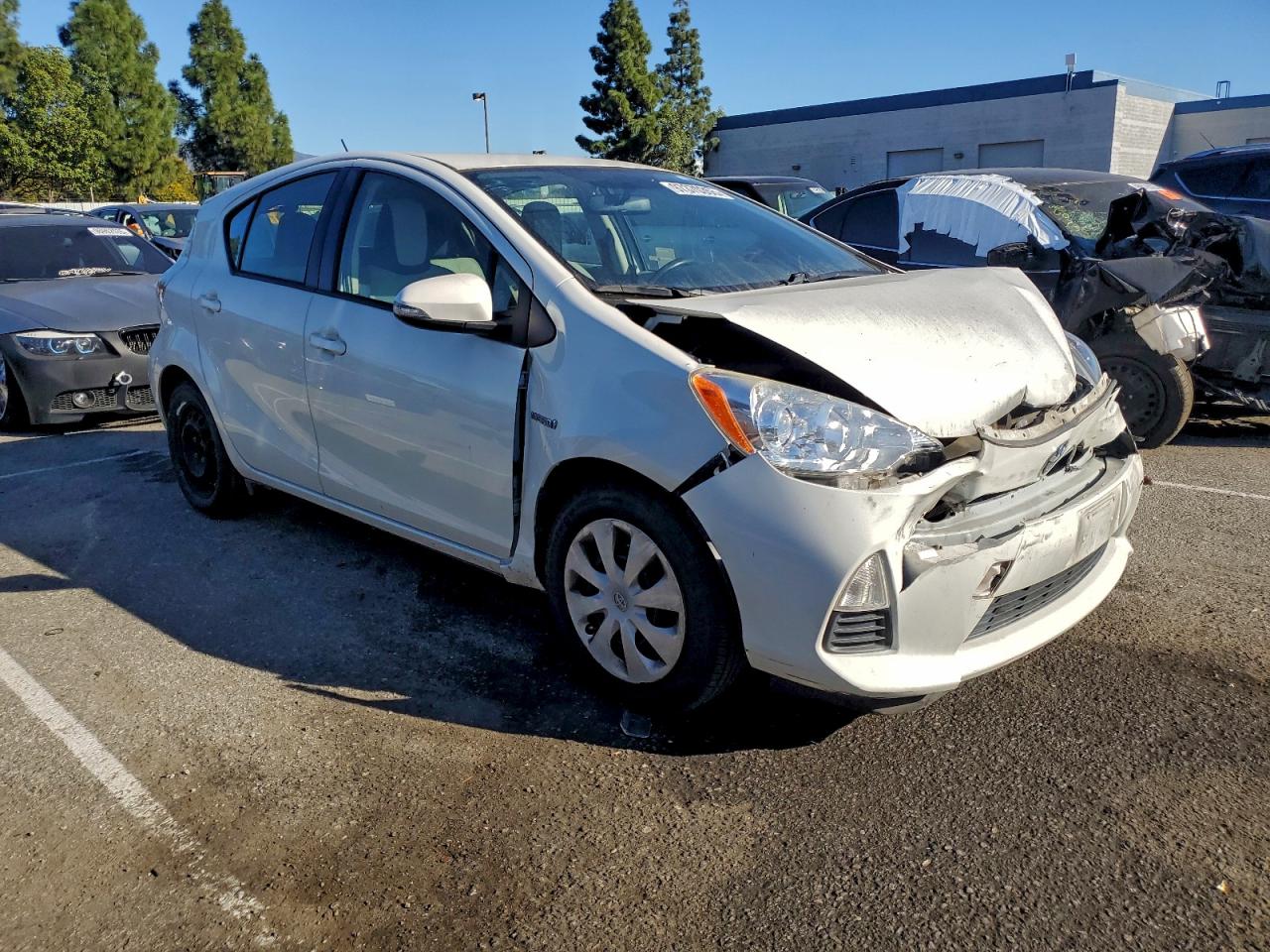 2014 TOYOTA PRIUS C photo 10