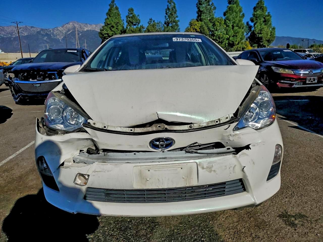 2014 TOYOTA PRIUS C photo 13