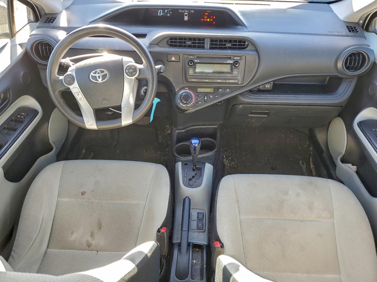 2014 TOYOTA PRIUS C photo 22