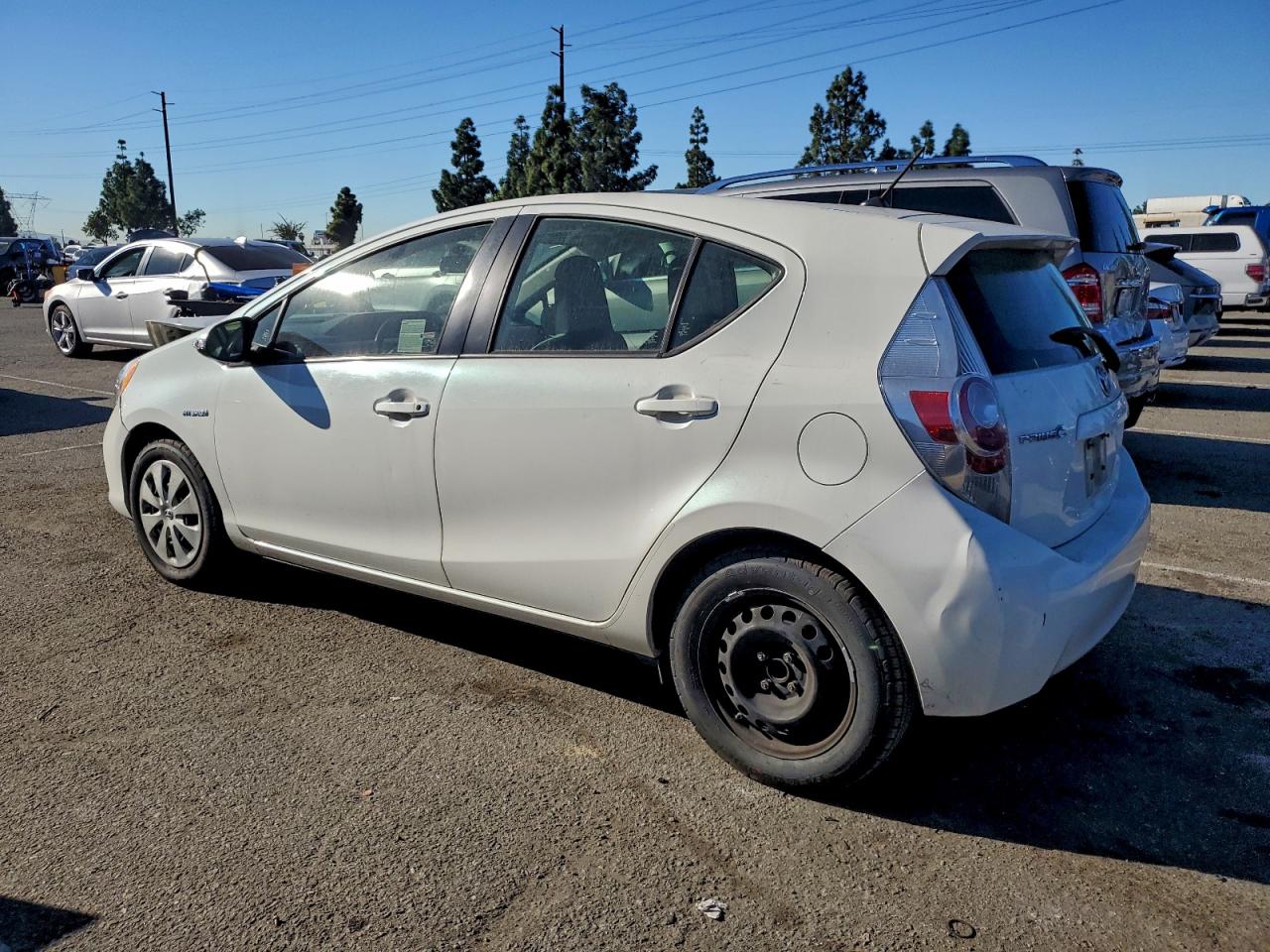 2014 TOYOTA PRIUS C photo 4