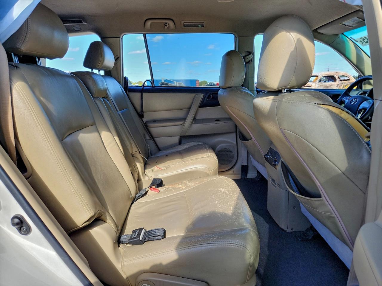 2013 TOYOTA HIGHLANDER BASE photo 11