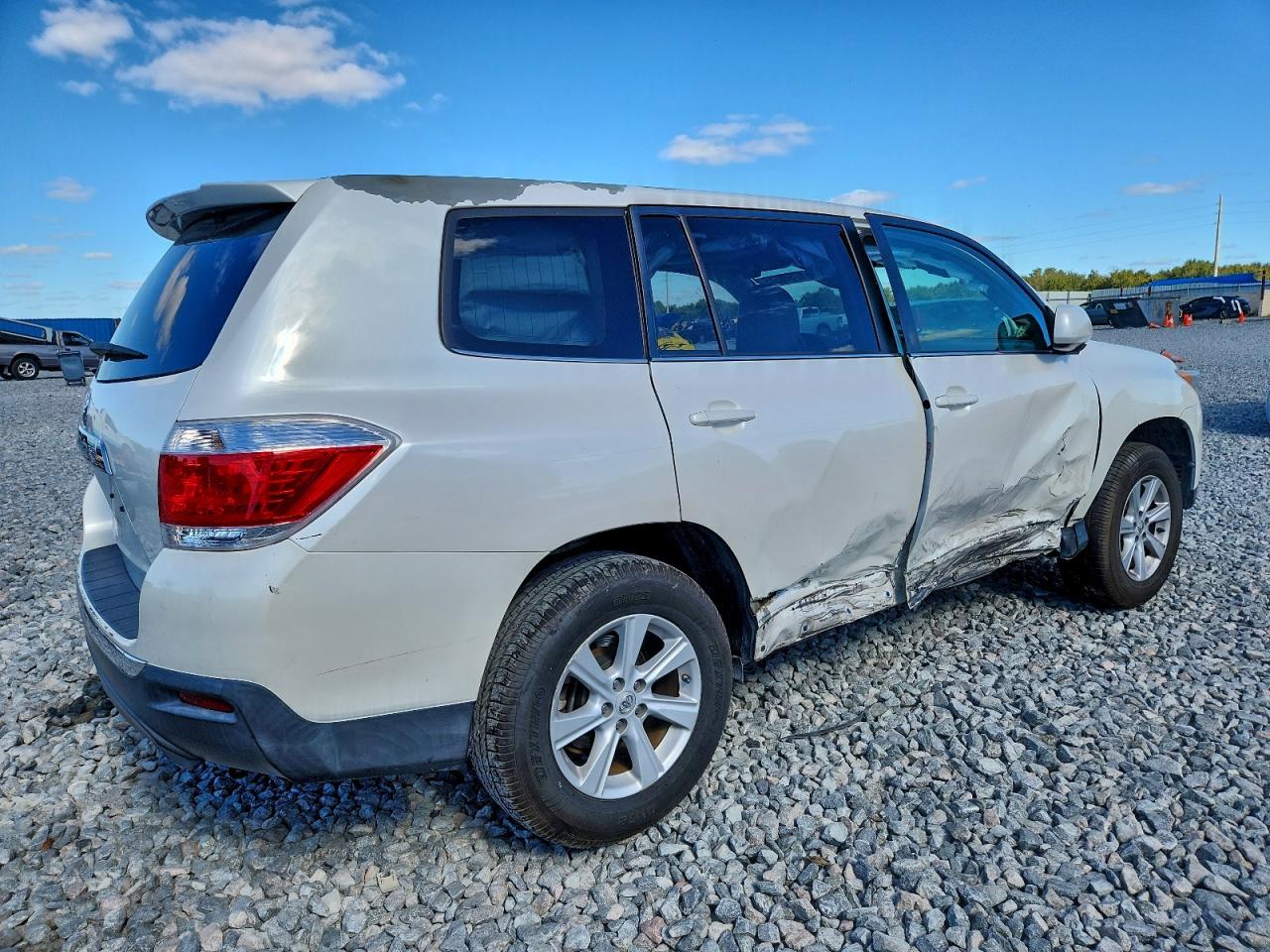 2013 TOYOTA HIGHLANDER BASE photo 3