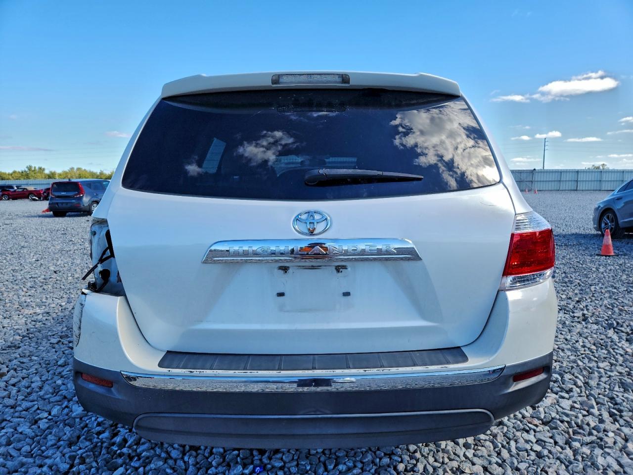 2013 TOYOTA HIGHLANDER BASE photo 6