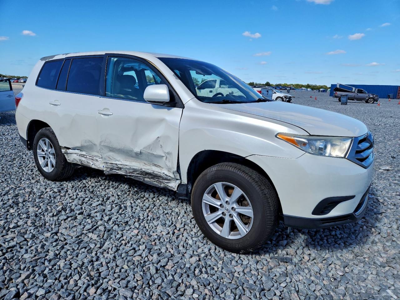 2013 TOYOTA HIGHLANDER BASE photo 4