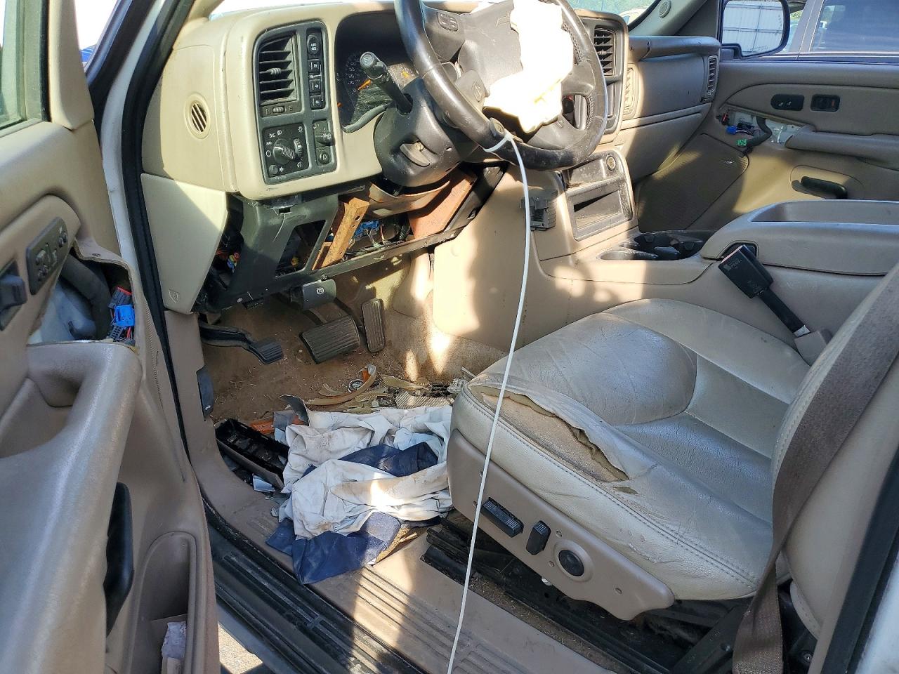 2004 CHEVROLET SUBURBAN K1500 photo 8