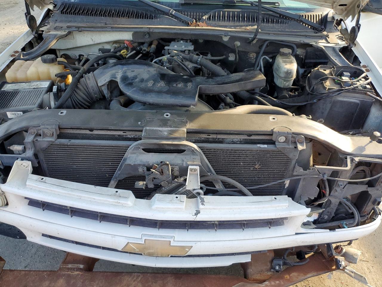 2004 CHEVROLET SUBURBAN K1500 photo 12