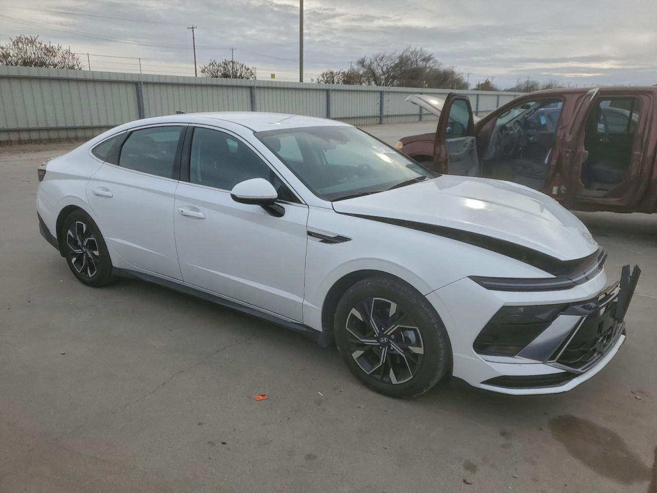 2024 HYUNDAI SONATA SEL photo 4