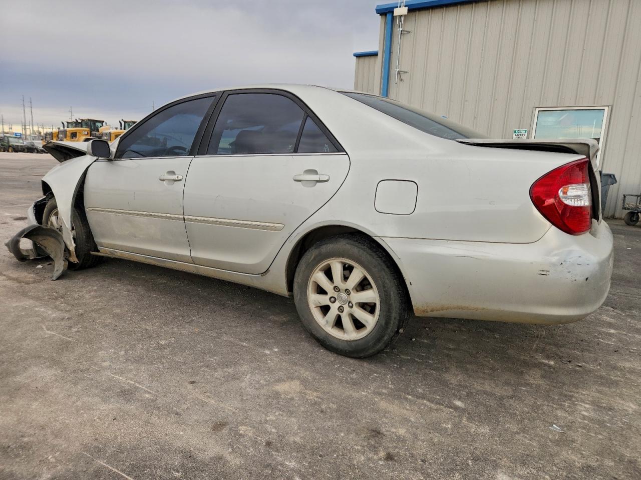 2002 TOYOTA CAMRY LE photo 2
